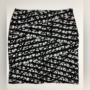 WHBM Women’s Pencil Skirt, Size 2, Black/White, Floral, Contoured